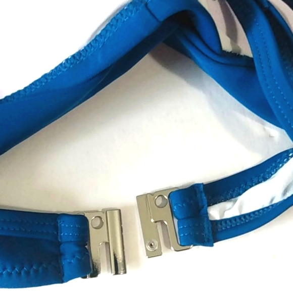 AQUA BLUE CUT-OUT TWIST FRONT BIKINI TOP  SIZE SMALL NWOT - Picture 8 of 11